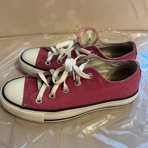 Magenta Converse Low Sneakers Ladies Size 6